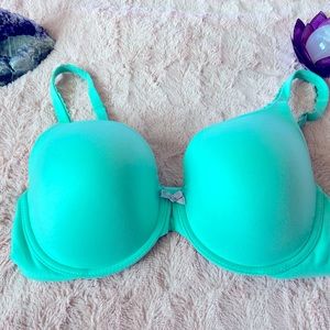 Body by Victoria Secret NWOT 38 D bra